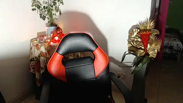 Snapshot of Megan-love2 chatting on November 2025 04:27:01 AM Megan-love2 online show from November 2025 04:27:01 AM