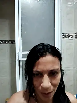 Snapshot of Queen_evaluna chatting on November 2025 05:02:02 PM Queen evaluna online show from November 2025 05:02:02 PM