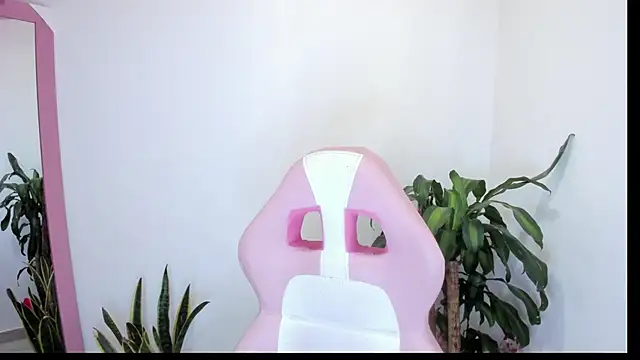 Snapshot of SOFIA_SWEETT22 chatting on December 2025 01:21:02 PM SOFIA SWEETT22 online show from December 2025 01:21:02 PM