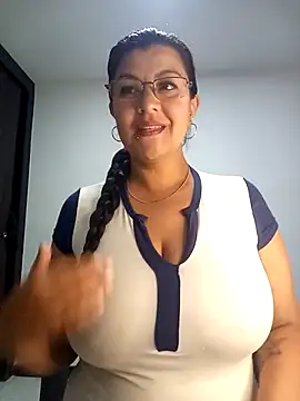 CelesteAlvarez1989 online show from May 2026 05:00:01 AM