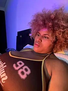 nikicatwild online show from November 2025 12:22:01 AM