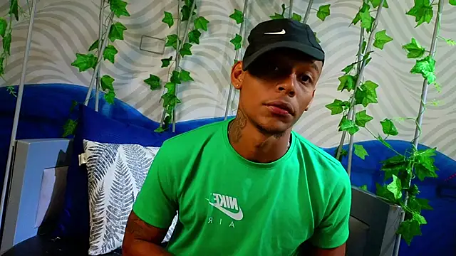 Snapshot of xander_molina chatting on November 2025 04:38:01 AM xander molina online show from November 2025 04:38:01 AM