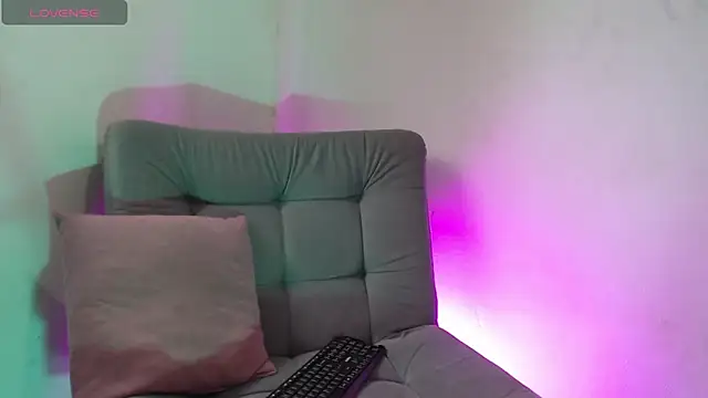 Snapshot of Isabella_Hillss chatting on February 2026 10:40:02 PM Isabella Hillss online show from February 2026 10:40:02 PM