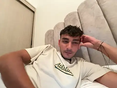 Snapshot of Brunicci chatting on March 2026 08:11:01 AM Brunicci online show from March 2026 08:11:01 AM