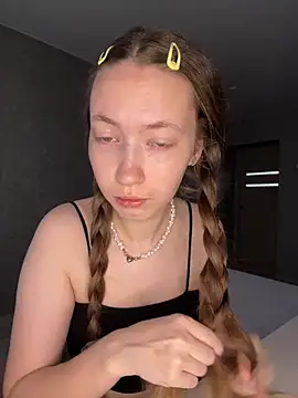 Holy Poly online show from April 2026 05:31:02 AM