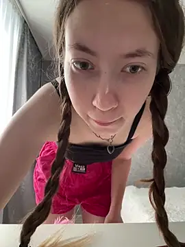 Holy Poly online show from December 2025 08:30:01 AM