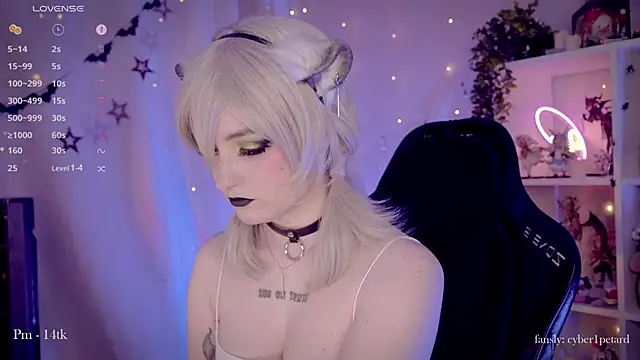 Snapshot of vronnier chatting on November 2025 02:50:01 PM vronnier online show from November 2025 02:50:01 PM