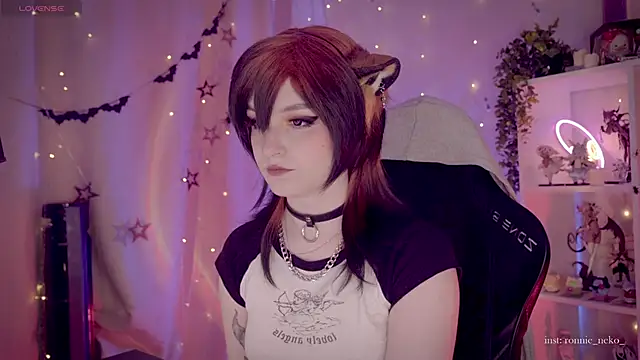 Snapshot of vronnier chatting on November 2025 11:57:02 AM vronnier online show from November 2025 11:57:02 AM