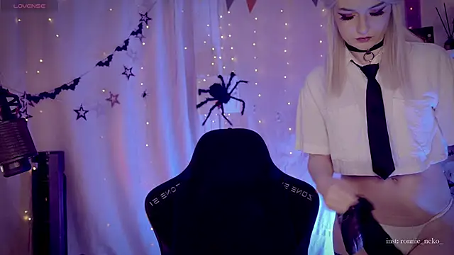 Snapshot of vronnier chatting on November 2025 12:38:01 PM vronnier online show from November 2025 12:38:01 PM