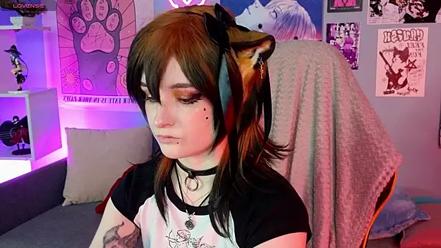 Snapshot of vronnier chatting on April 2026 03:28:01 PM vronnier online show from April 2026 03:28:01 PM