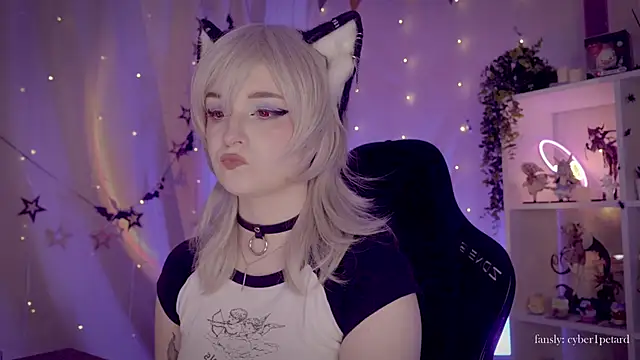 Snapshot of vronnier chatting on December 2025 03:05:01 PM vronnier online show from December 2025 03:05:01 PM