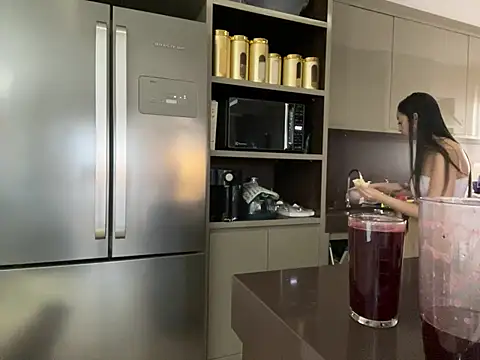 Snapshot of BelleRune chatting on February 2025 12:47:01 PM BelleRune online show from February 2025 12:47:01 PM