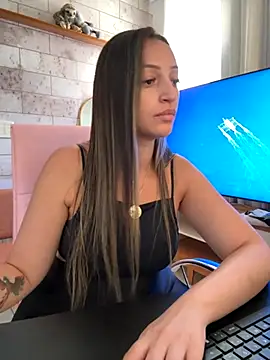 Snapshot of BelleRune chatting on September 2025 01:25:02 PM BelleRune online show from September 2025 01:25:02 PM