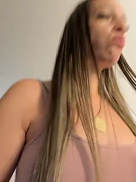 Snapshot of BelleRune chatting on September 2025 10:54:02 AM BelleRune online show from September 2025 10:54:02 AM