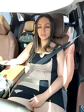 Snapshot of BelleRune chatting on September 2025 12:21:01 PM BelleRune online show from September 2025 12:21:01 PM