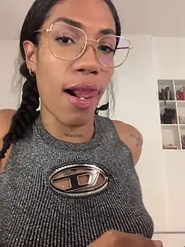  Larabbitxx online show from April 2026 05:25:01 PM