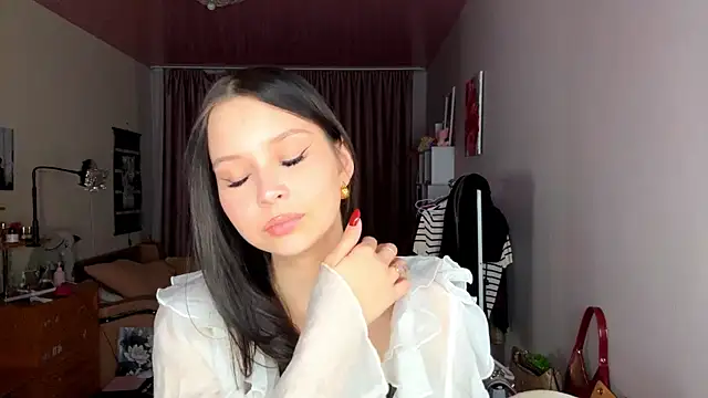 EmmaJonse online show from November 2025 12:30:01 PM