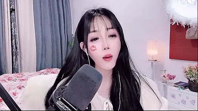 Laura 520 online show from May 2026 01:09:01 PM