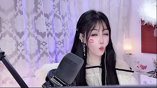 Laura 520 online show from May 2026 12:26:02 PM