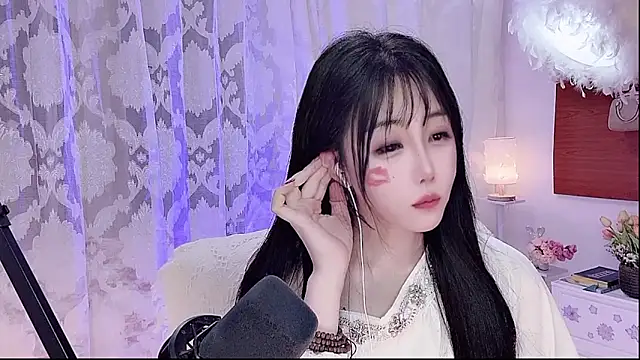 Laura 520 online show from May 2026 12:35:02 PM