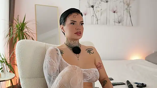 BriannaXmoon online show from December 2025 11:33:02 AM