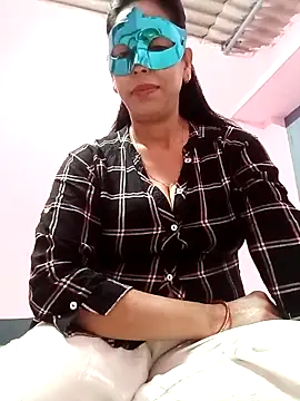 Snapshot of Nisha__19 chatting on November 2025 03:35:02 PM Nisha 19 online show from November 2025 03:35:02 PM