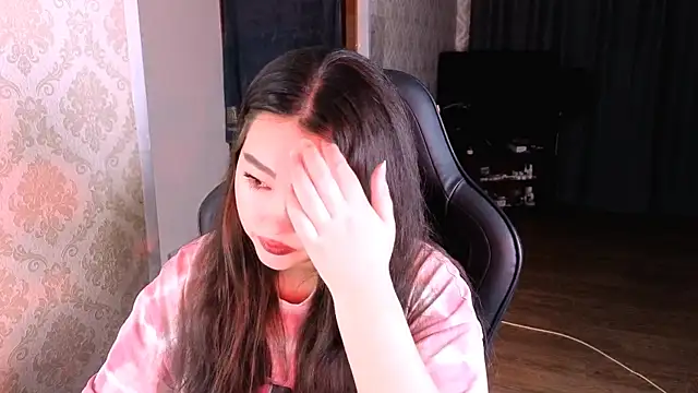 Emma Uilson online show from March 2026 02:02:01 PM