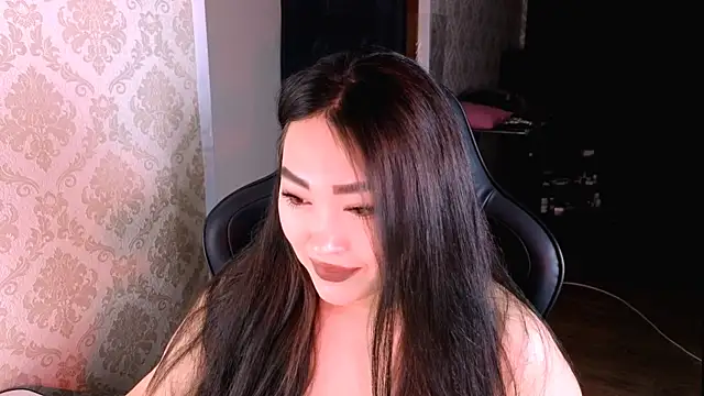 Emma Uilson online show from May 2026 01:15:01 PM