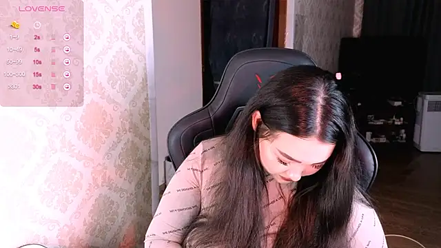 Emma Uilson online show from April 2026 07:07:02 PM