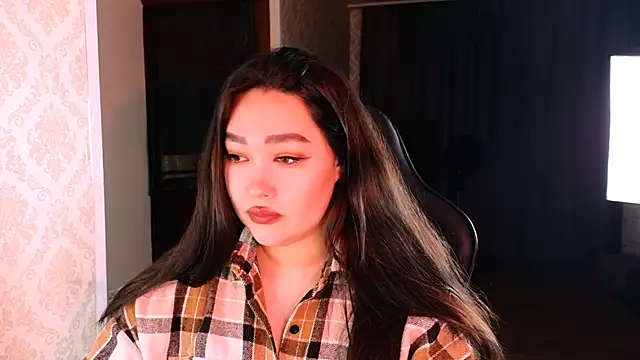 Emma Uilson online show from November 2025 02:18:02 PM