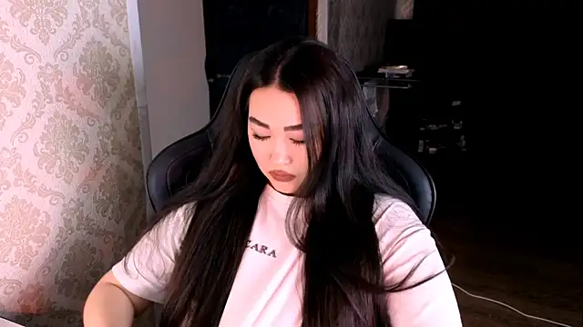 Emma Uilson online show from May 2026 11:04:02 PM