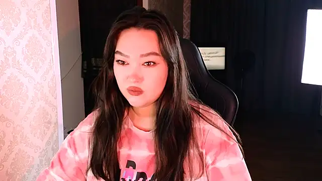 Emma Uilson online show from November 2025 12:37:02 PM