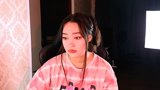 Emma Uilson online show from November 2025 10:26:02 AM