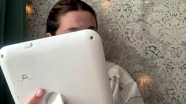 Emily lyy online show from December 2025 09:20:02 AM