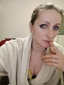 CrazyMaya39 online show from April 2026 08:32:02 PM