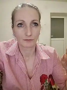 CrazyMaya39 online show from April 2026 10:11:02 PM