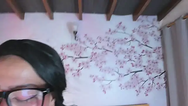 Laura Torress online show from May 2026 03:04:01 AM