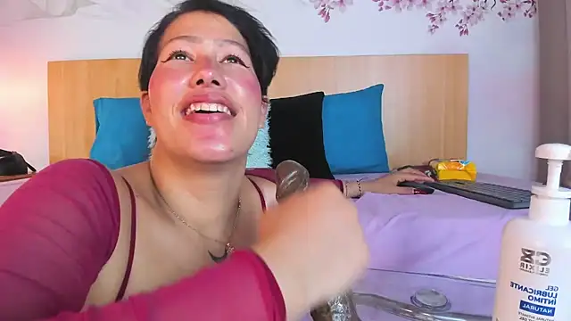 Laura Torress online show from July 2026 03:23:01 AM