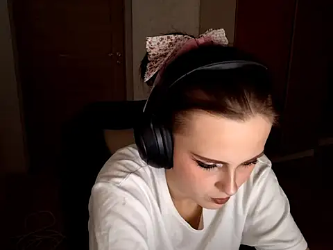 LouiseMarengo online show from November 2025 05:02:01 PM