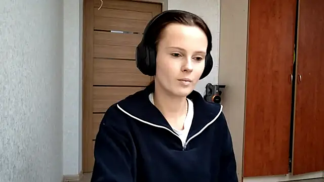 LouiseMarengo online show from November 2025 12:16:01 PM