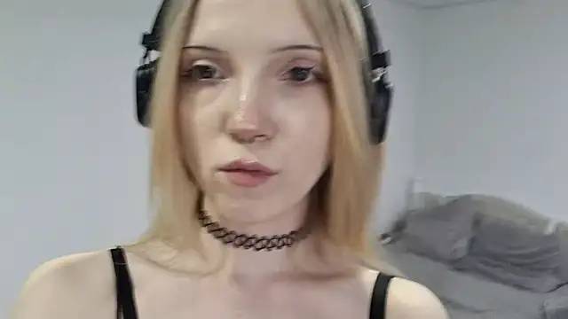 Snapshot of MarcieAragaki chatting on November 2025 01:27:02 PM MarcieAragaki online show from November 2025 01:27:02 PM