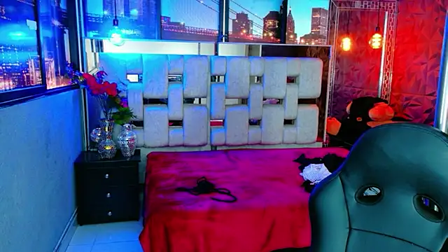 lunabustygirl online show from February 2026 06:30:01 PM