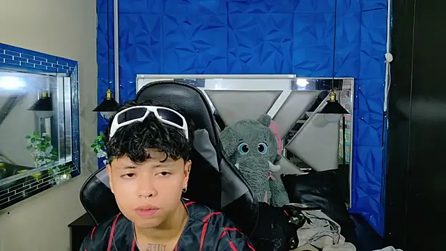 lunabustygirl online show from December 2025 06:45:01 AM