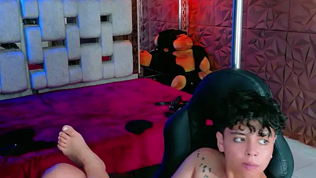 lunabustygirl online show from February 2026 06:35:02 AM