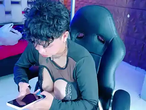 lunabustygirl online show from February 2026 05:12:01 PM