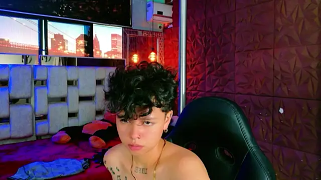 lunabustygirl online show from February 2026 12:51:02 PM