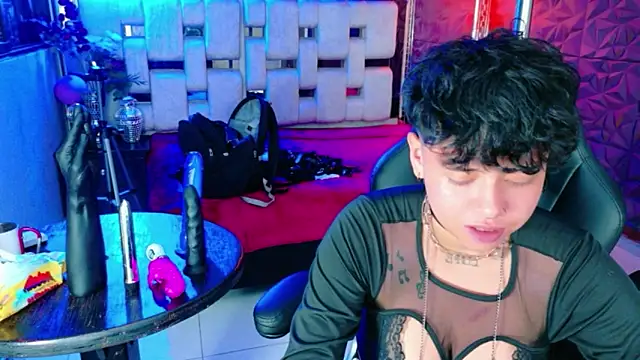 lunabustygirl online show from February 2026 06:22:01 AM