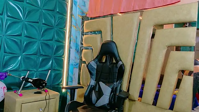 lunabustygirl online show from February 2026 01:35:02 AM