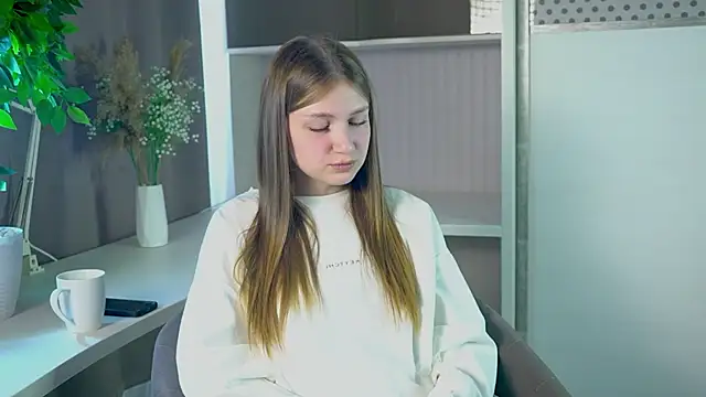 Snapshot of LesaFeldker chatting on November 2025 03:40:02 AM LesaFeldker online show from November 2025 03:40:02 AM