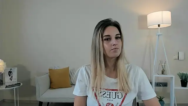 Snapshot of AnnettaUlman chatting on November 2025 06:51:02 AM AnnettaUlman online show from November 2025 06:51:02 AM